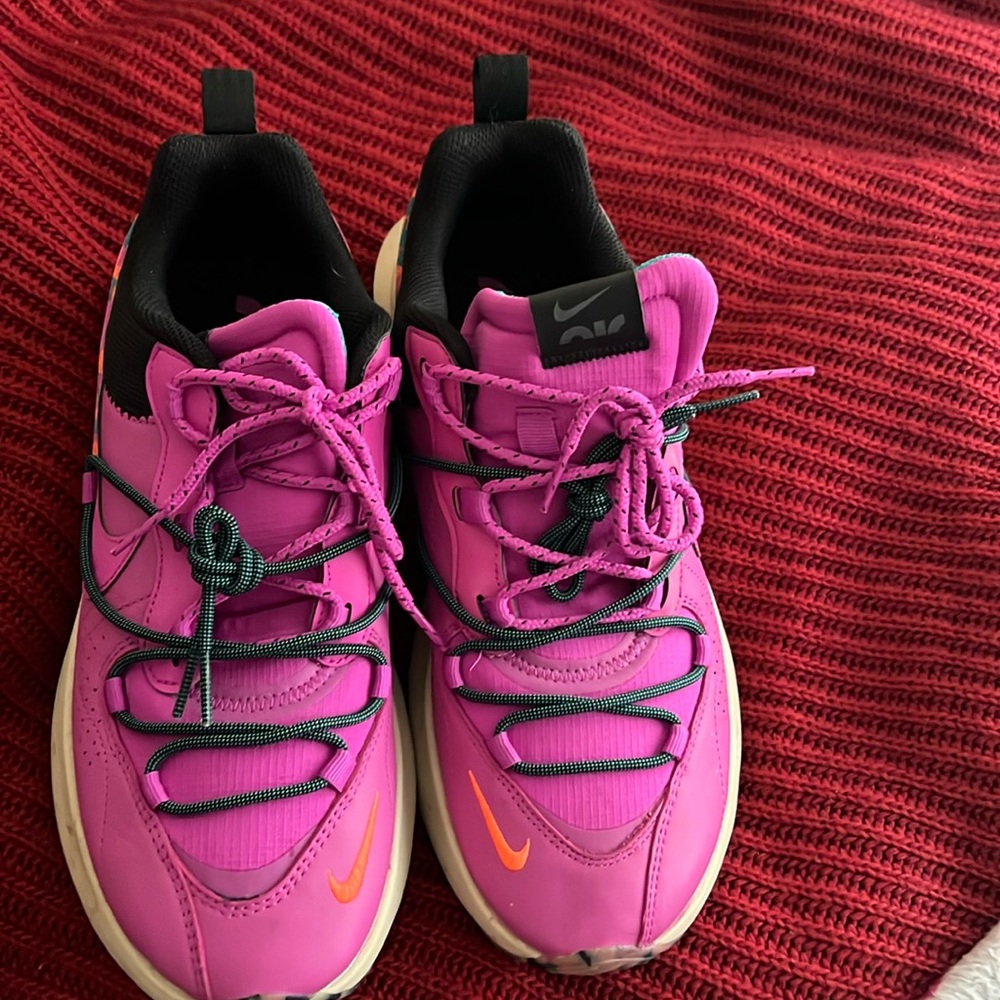 Nike tennis shoes